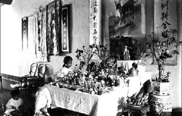 Bàn thờ nhà giàu ngày Tết HN xưa
